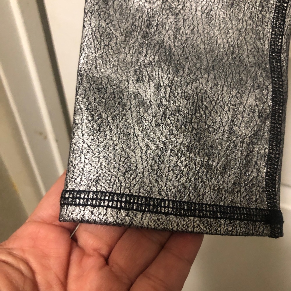 ALO Yoga Metallic Silver High-Rise Leggings Size M NWOT - Picture 7 of 13
